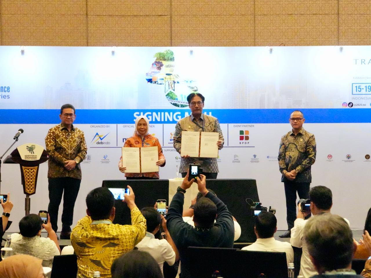 Sinergi KemenP2MI dan Kemendag Perkuat Daya Saing dan Pemberdayaan Pekerja Migran Indonesia Nota Kesepahaman (MoU) Kementerian Pelindungan Pekerja Migran Indonesia (KemenP2MI) dan Kementerian Perdagangan (Kemendag). (BeritaNasional/Elvis/HO P2MI)
