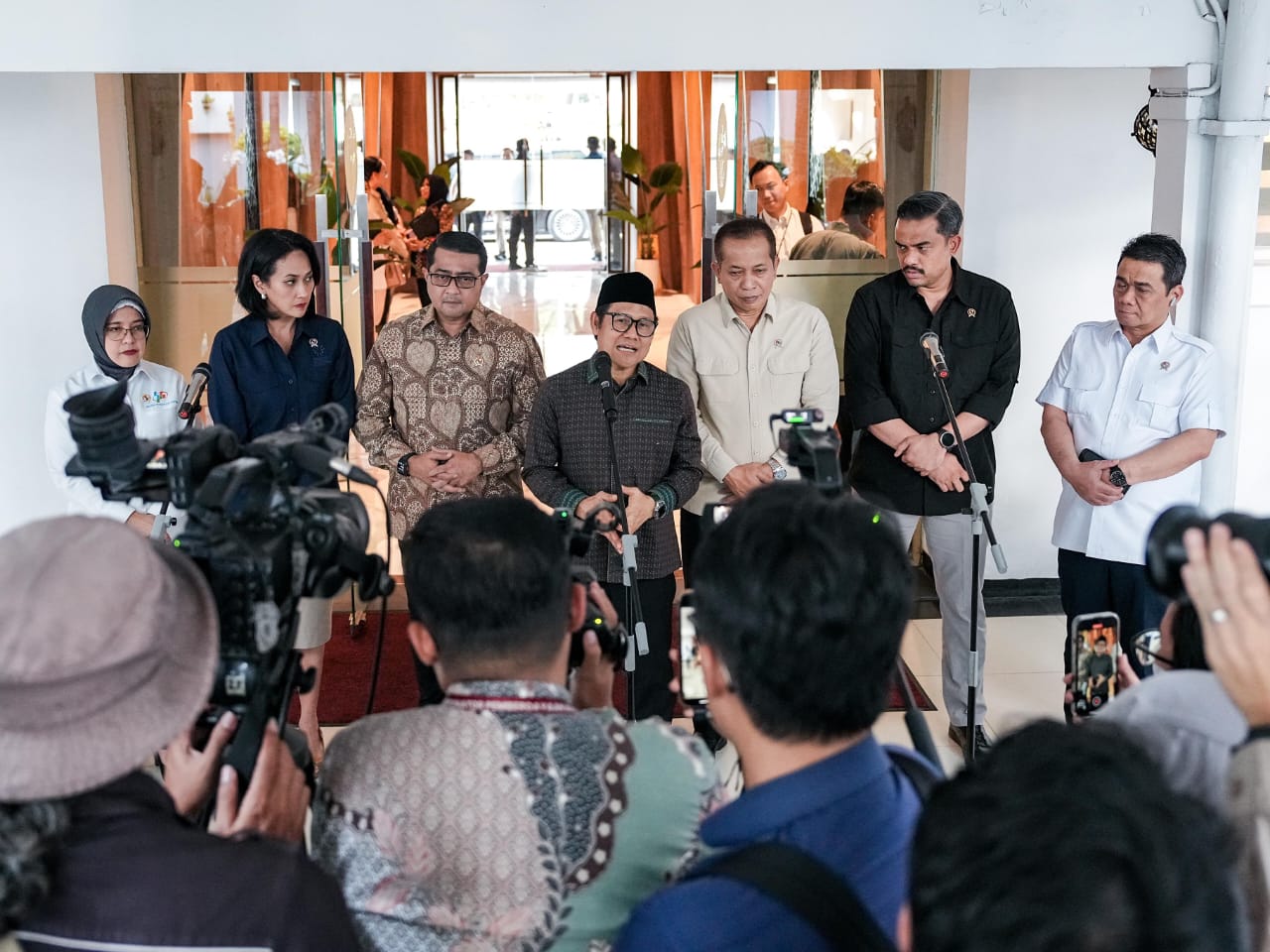Sinkronisasi Data Pemberdayaan Masyarakat, Wamen Christina Siap Kolaborasi Lintas Kementerian KemenP2MI siap berkolaborasi lintas kementerian terkait update dan sinkronisasi data. (BeritaNasional/Elvis Sendouw/HO P2MI)