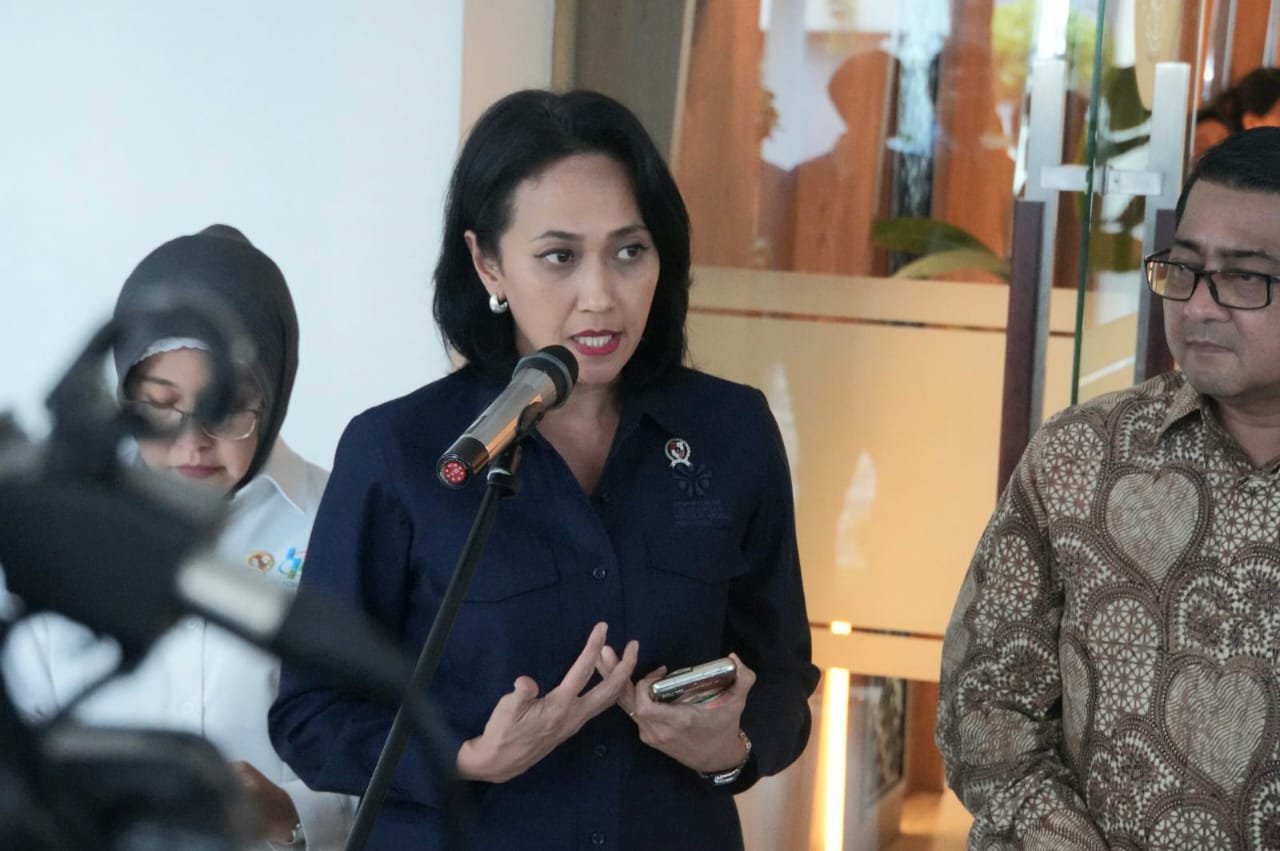 Sinkronisasi Data Pemberdayaan Masyarakat, Wamen Christina Siap Kolaborasi Lintas Kementerian KemenP2MI siap berkolaborasi lintas kementerian terkait update dan sinkronisasi data. (BeritaNasional/Elvis Sendouw/HO P2MI)