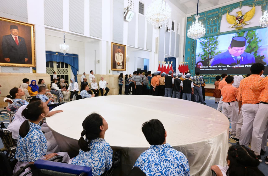 Para siswa disabilitas mengunjungi Kompleks Istana Kepresidenan, Jakarta, Kamis (16/7/2026). (Biropers)