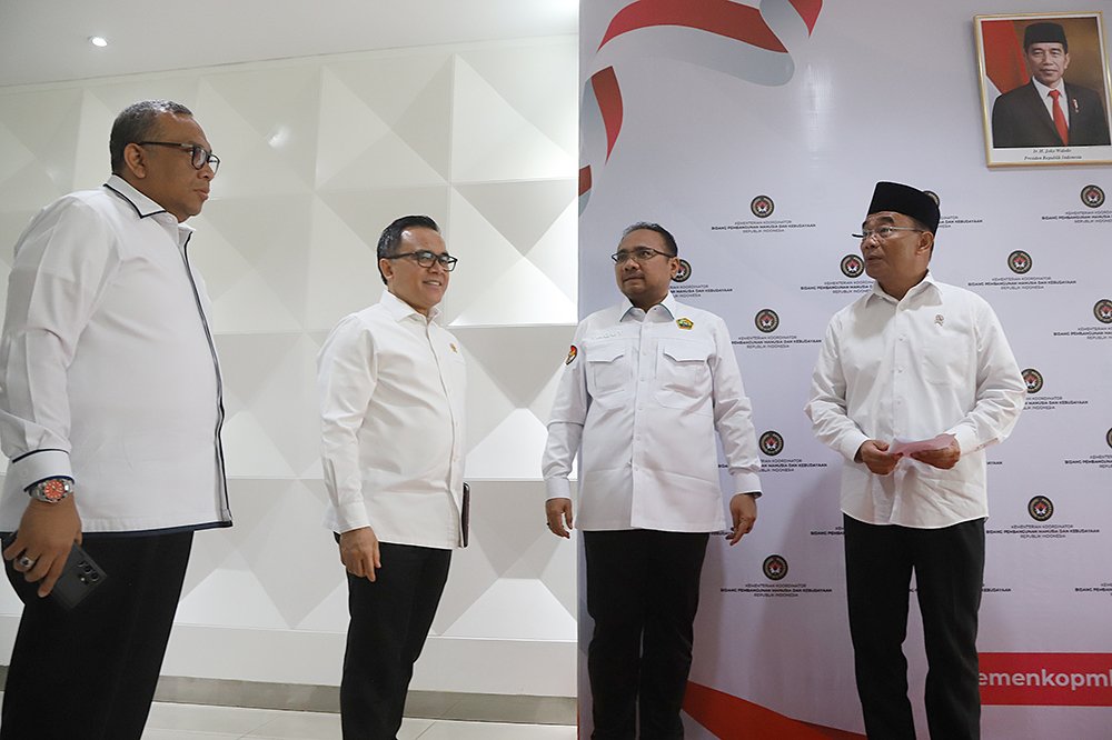 Penandatanganan Surat Keputusan Bersama (SKB) Tiga Menteri soal libur nasional dan cuti bersama tahun 2025. (BeritaNasional/Elvis Sendouw)