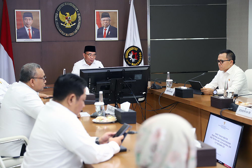 Penandatanganan Surat Keputusan Bersama (SKB) Tiga Menteri soal libur nasional dan cuti bersama tahun 2025. (BeritaNasional/Elvis Sendouw)