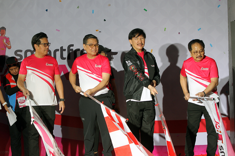 Pelari antusias mengikuti Smartfren Run 2024. (BeritaNasional/HO/Elvis Sendouw)