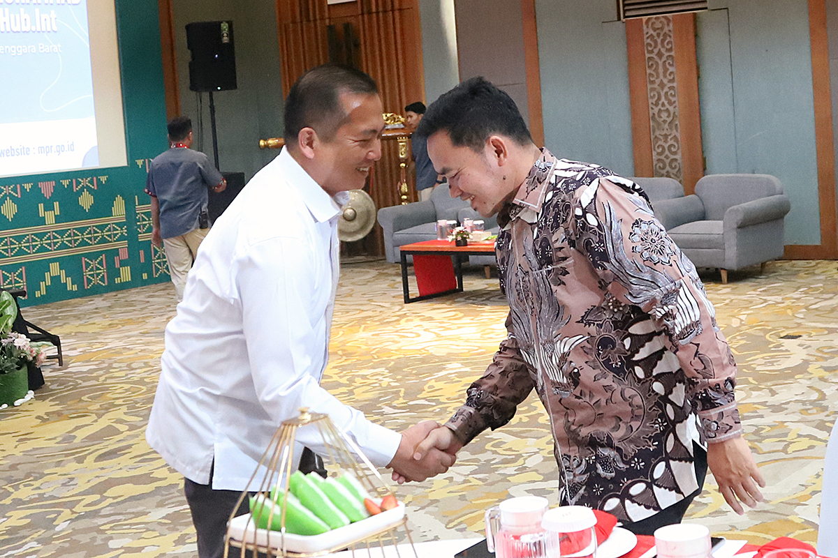 Sosialisasi MPR Penguatan Tata Kelola Sumber Daya Alam dalam Mendukung Pembangunan Daerah Sosialisasi MPR bersama Pemerintah Daerah yang bertajuk " Penguatan Tata Kelola Sumber Daya Alam Melalui Publikasi Media dalam Mendukung Pembangunan Daerah", di Lombok Barat, Nusa Tenggara Barat. (BeritaNasional/Elvis Sendouw)
