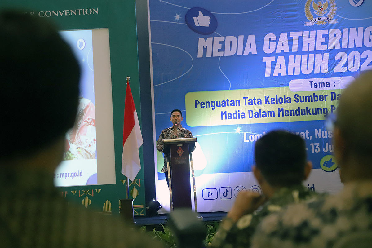 Sosialisasi MPR Penguatan Tata Kelola Sumber Daya Alam dalam Mendukung Pembangunan Daerah Sosialisasi MPR bersama Pemerintah Daerah yang bertajuk " Penguatan Tata Kelola Sumber Daya Alam Melalui Publikasi Media dalam Mendukung Pembangunan Daerah", di Lombok Barat, Nusa Tenggara Barat. (BeritaNasional/Elvis Sendouw)