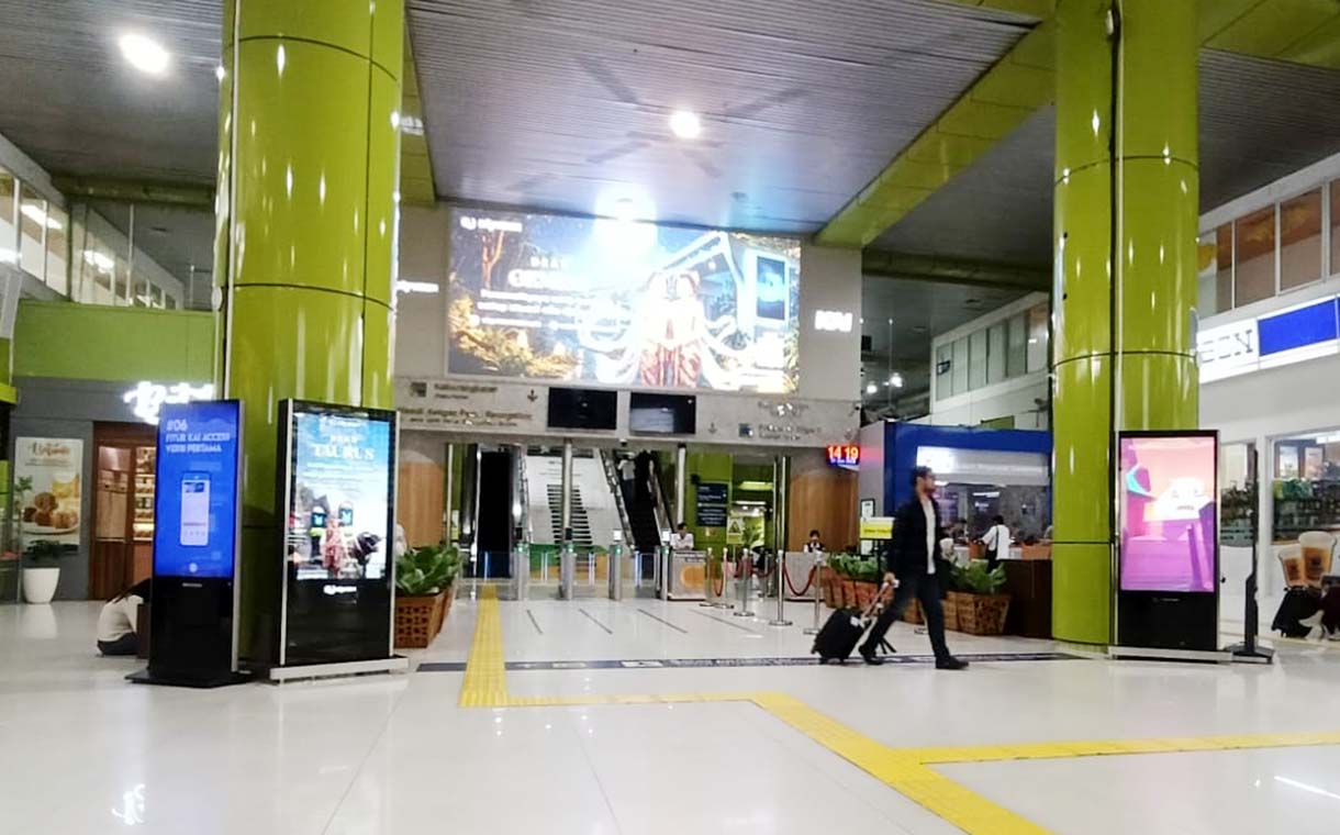 Suasana di Stasiun Gambir, Jakarta, Rabu (17/6/2026).(Beritanasional.com/Oke Atmaja)
