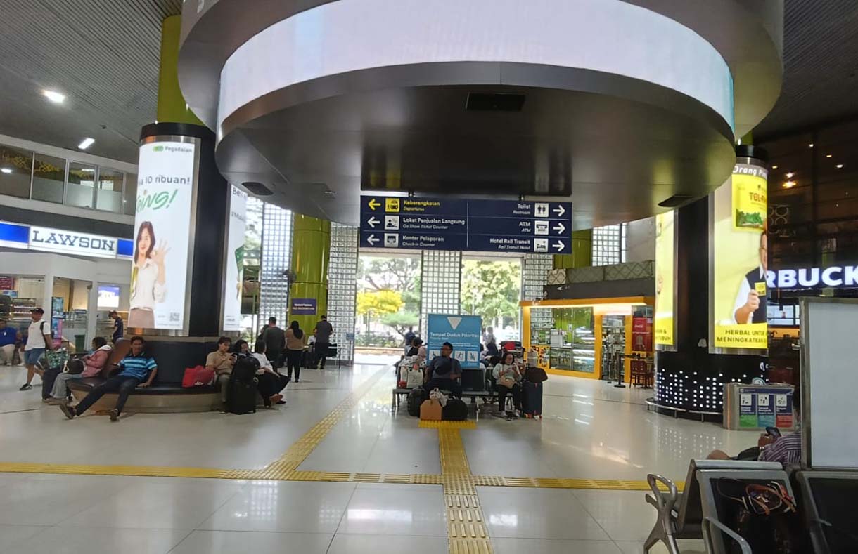 Suasana di Stasiun Gambir, Jakarta, Rabu (17/6/2026).(Beritanasional.com/Oke Atmaja)