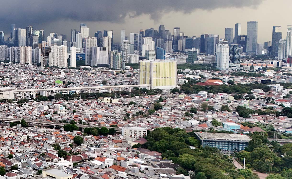 Pemandangan rumah dan gedung bertingkat di Jakarta,Minggu (31/5/2026). (Beritanasional.com/Oke Atmaja)