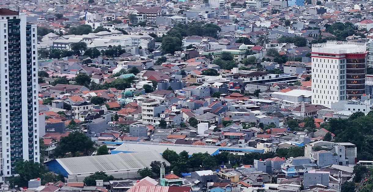 Pemandangan rumah dan gedung bertingkat di Jakarta,Minggu (31/5/2026). (Beritanasional.com/Oke Atmaja)