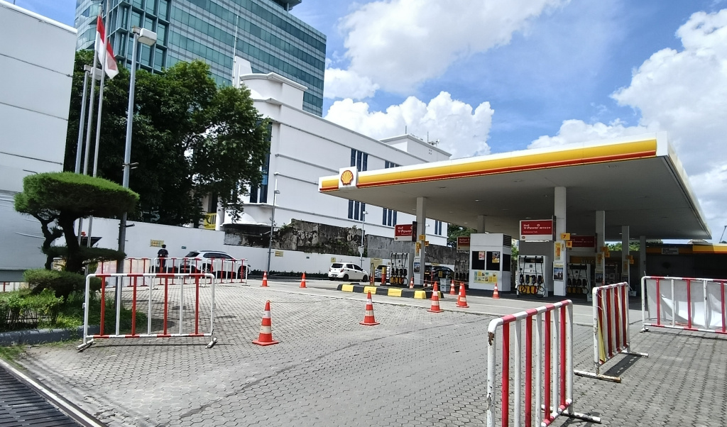 Suasana di salah satu SPBU Shell di Gondangdia, Jakarta, Rabu (25/2/2026).  (Beritanasional.com/Oke Atmaja)