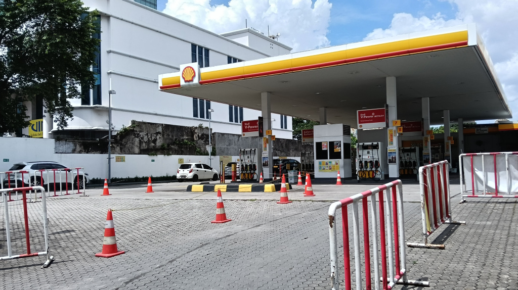 Suasana di salah satu SPBU Shell di Gondangdia, Jakarta, Rabu (25/2/2026).  (Beritanasional.com/Oke Atmaja)