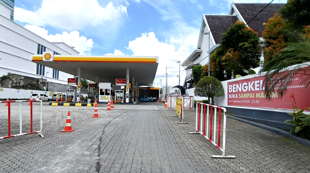 Suasana di salah satu SPBU Shell di Gondangdia, Jakarta, Rabu (25/2/2026).  (Beritanasional.com/Oke Atmaja)
