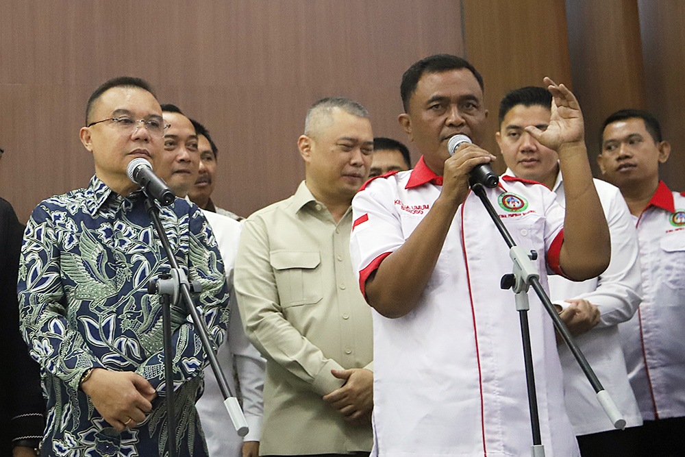 Sufmi Dasco Ahmad Terima Kunjungan Asosiasi Pengemudi Logistik di DPR Wakil Ketua DPR RFI, Sufmi Dasco Ahmad berbincang dengan perwakilan Asosiasi Pengemudi. (BeritaNasional/Elvis Sendouw)