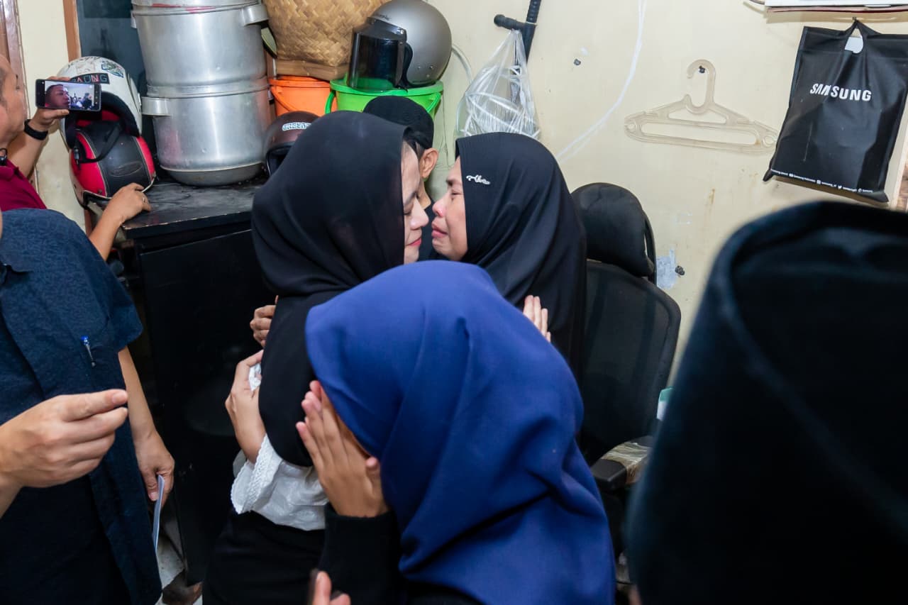 Ketua DPR RI Puan Maharani melakukan takziah ke rumah keluarga almarhum Affan Kurniawan, pengemudi ojek online (ojol) yang meninggal dunia setelah dilindas kendaraan rantis Brimob. (BeritaNasional/Elvis Sendouw/HO DPR)