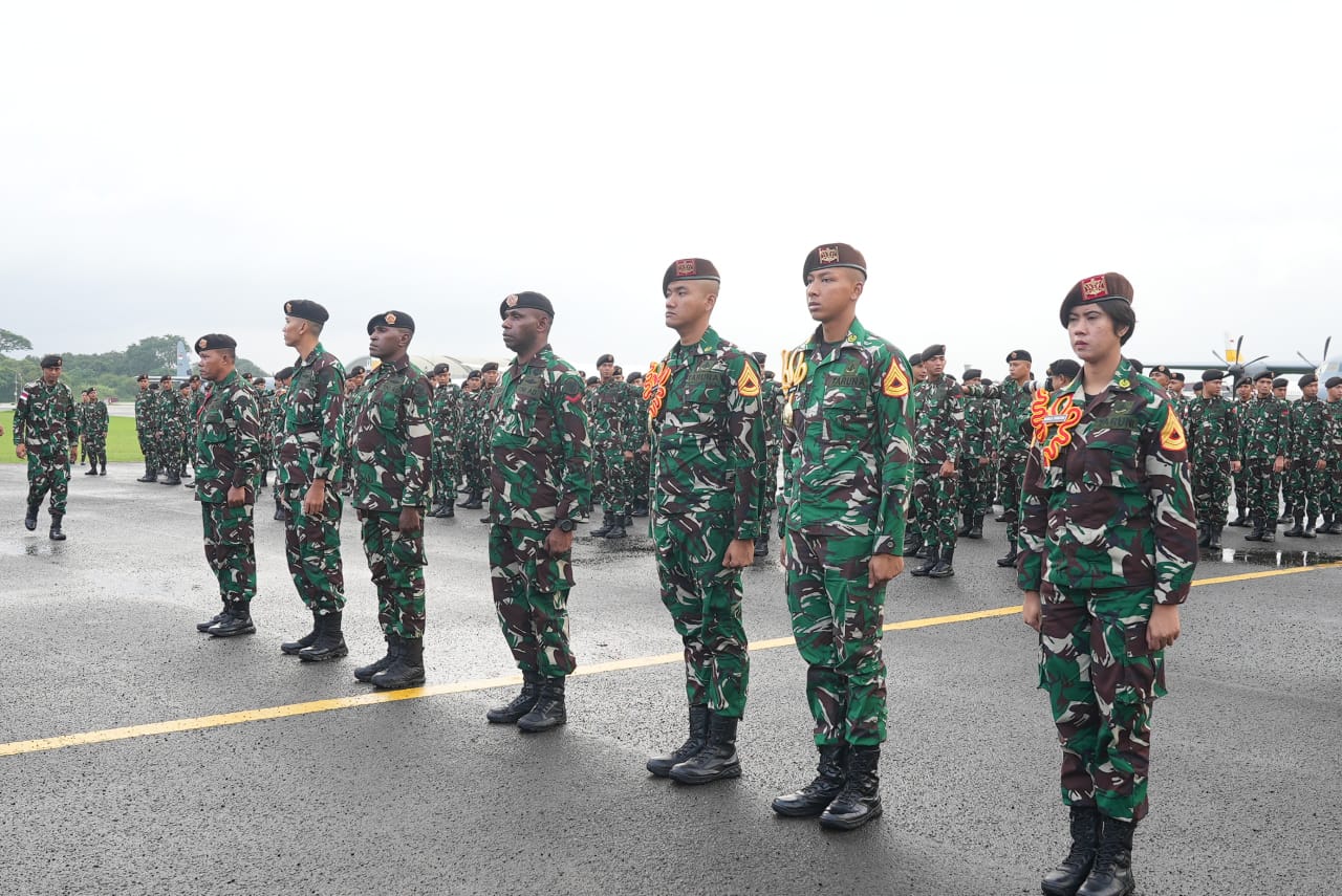 Penyambutan  Kontingen Patriot Indonesia usai tampil dalam Parade Hari Republik India ke-76 di New Delhi. (BeritaNasional/Elvis Sendouw/HO Puspen TNI AD)