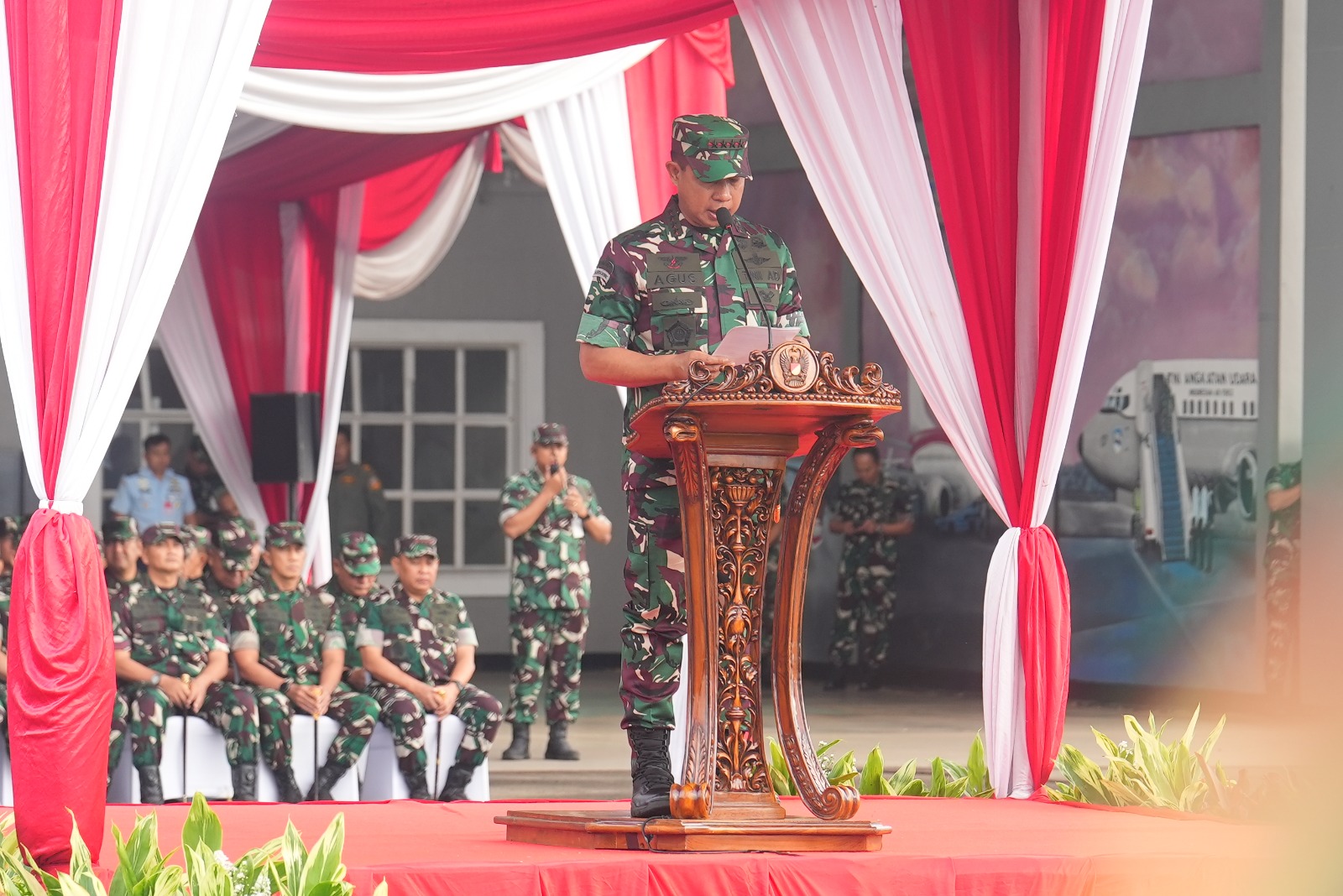 Penyambutan  Kontingen Patriot Indonesia usai tampil dalam Parade Hari Republik India ke-76 di New Delhi. (BeritaNasional/Elvis Sendouw/HO Puspen TNI AD)