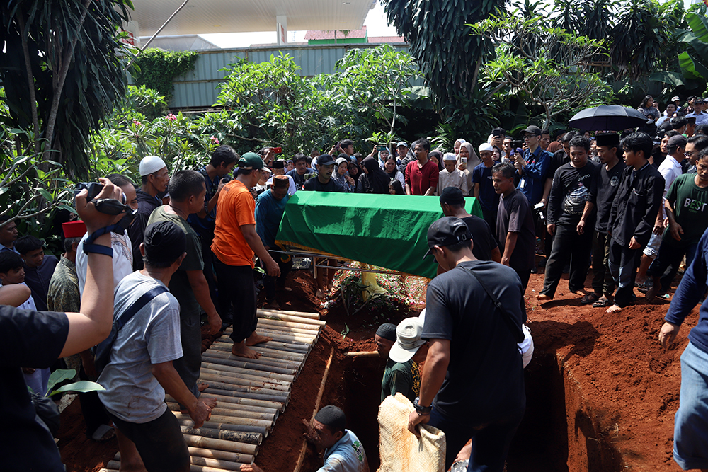 Korban kecelakaan bus di Subang tiba di rumah duka. (BeritaNasional/Elvis Sendouw)