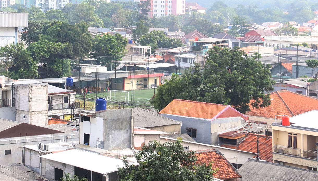 Suasana kawasan padat penduduk di Jakarta, Kamis (25/6/2026).(Beritanasional.com/oke atmaja)