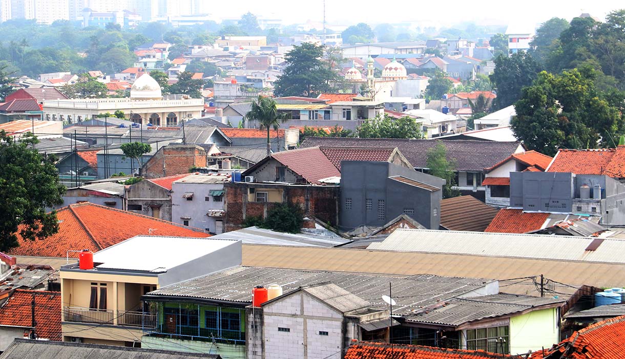 Suasana kawasan padat penduduk di Jakarta, Kamis (25/6/2026).(Beritanasional.com/oke atmaja)