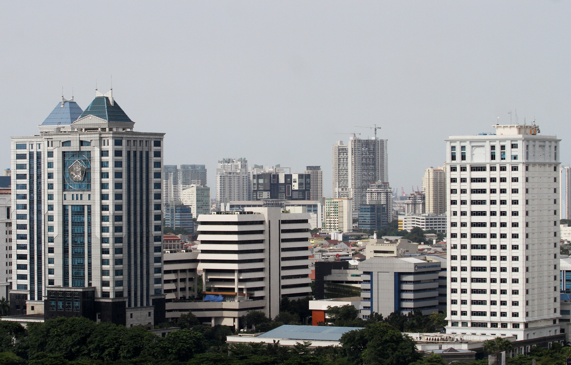 Suasana gedung bertingkat di Jakarta,Sabtu (16/3). (Sinarharapan.com/Oke Atmaja)