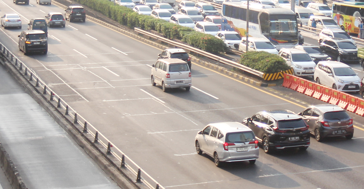 Arus lalulintas di Tol Dalam Kota, Semanggi, Jakarta, Minggu(22/9/2024).  (BeritaNasional.com/ Oke Atmaja)