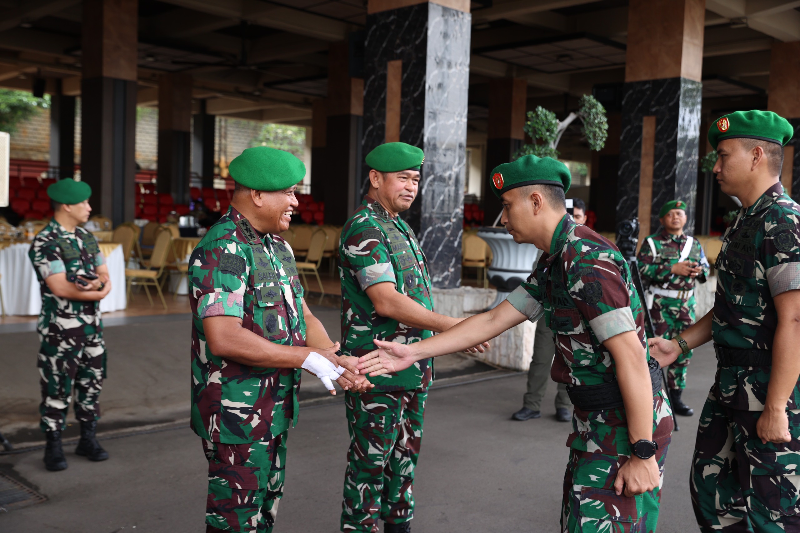 Kepala Staf Angkatan Darat (Kasad) Jenderal TNI Maruli Simanjuntak menyampaikan sambutan dalam kegiatan Halal Bihalal bersama warga Mabesad. (BeritaNasional/Elvis/HO Dispenad)