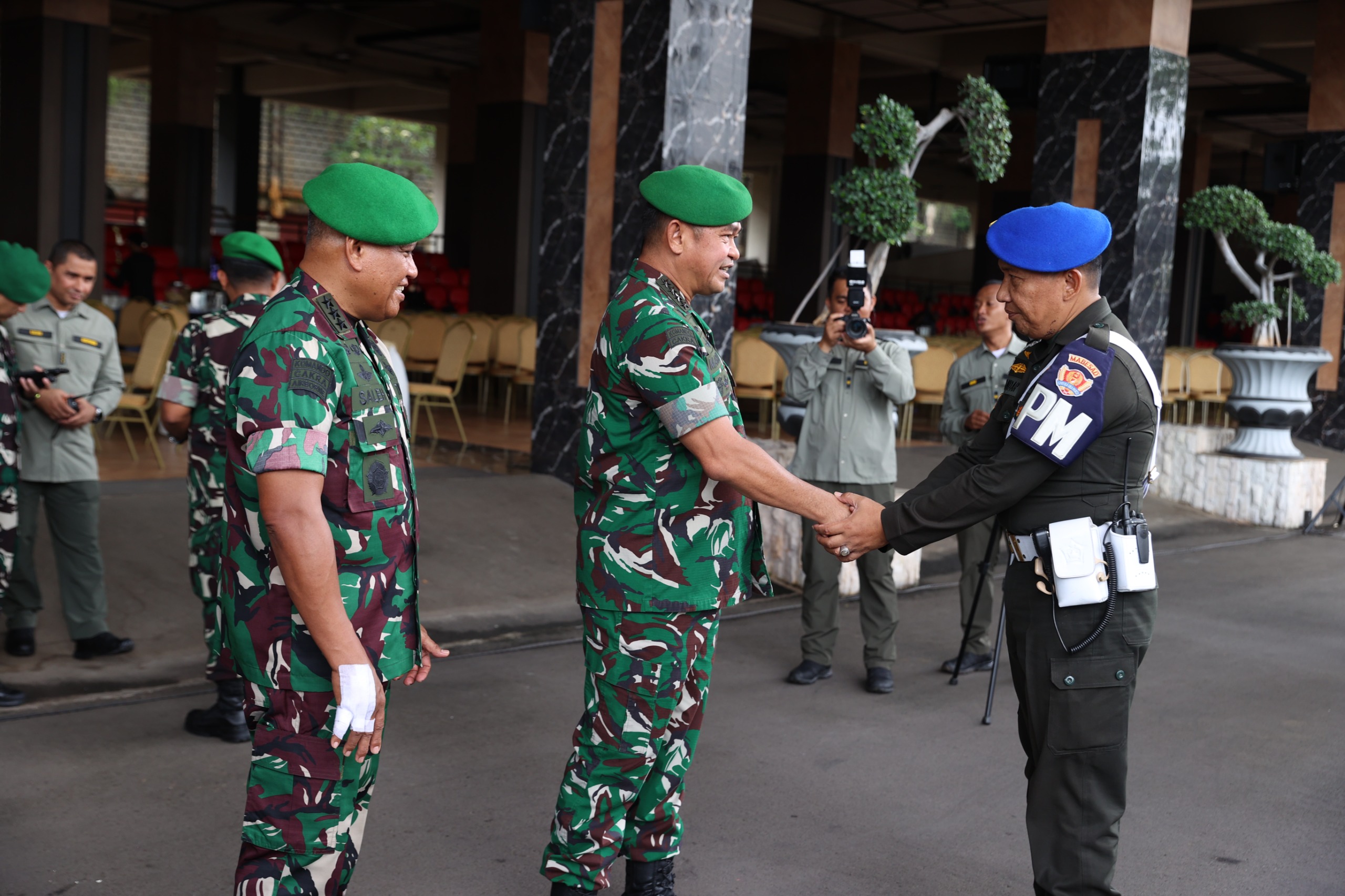 Kepala Staf Angkatan Darat (Kasad) Jenderal TNI Maruli Simanjuntak menyampaikan sambutan dalam kegiatan Halal Bihalal bersama warga Mabesad. (BeritaNasional/Elvis/HO Dispenad)