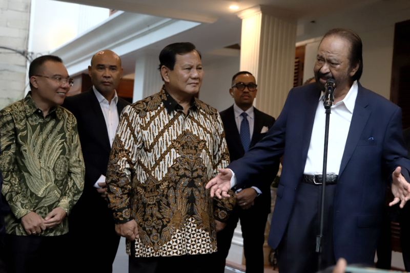 Ketua Umum Partai NasDem Surya Paloh sambangi Presiden terpilih Prabowo Subianto di Kartanegara,  Jakarta, Kamis (25/4/2024). (BeritaNasional/Elvis Sendouw)