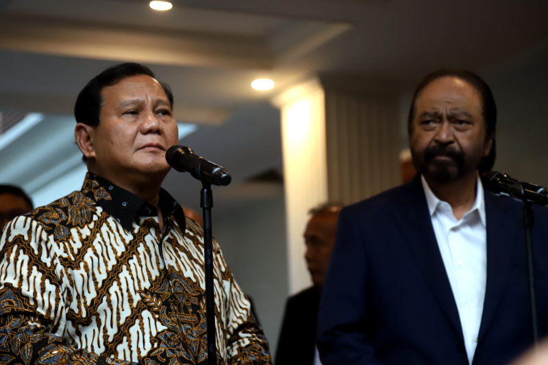 Ketua Umum Partai NasDem Surya Paloh sambangi Presiden terpilih Prabowo Subianto di Kartanegara,  Jakarta, Kamis (25/4/2024). (BeritaNasional/Elvis Sendouw)