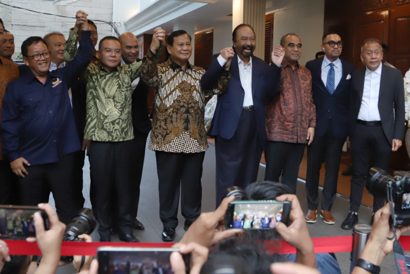 Ketua Umum Partai NasDem Surya Paloh sambangi Presiden terpilih Prabowo Subianto di Kartanegara,  Jakarta, Kamis (25/4/2024). (BeritaNasional/Elvis Sendouw)