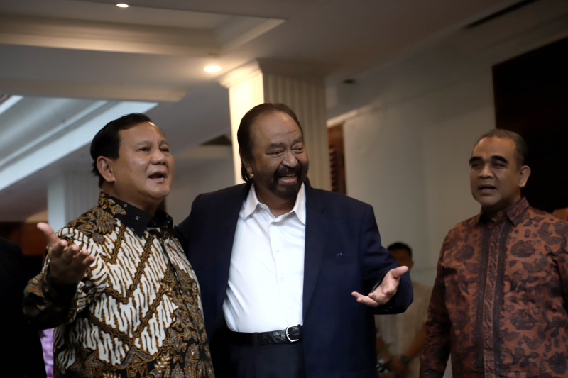 Ketua Umum Partai NasDem Surya Paloh sambangi Presiden terpilih Prabowo Subianto di Kartanegara,  Jakarta, Kamis (25/4/2024). (BeritaNasional/Elvis Sendouw)