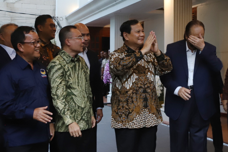 Ketua Umum Partai NasDem Surya Paloh sambangi Presiden terpilih Prabowo Subianto di Kartanegara,  Jakarta, Kamis (25/4/2024). (BeritaNasional/Elvis Sendouw)