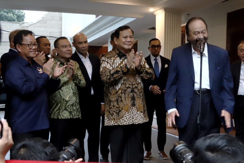 Ketua Umum Partai NasDem Surya Paloh sambangi Presiden terpilih Prabowo Subianto di Kartanegara,  Jakarta, Kamis (25/4/2024). (BeritaNasional/Elvis Sendouw)