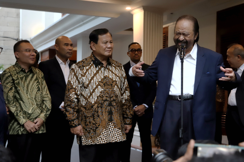 Ketua Umum Partai NasDem Surya Paloh sambangi Presiden terpilih Prabowo Subianto di Kartanegara,  Jakarta, Kamis (25/4/2024). (BeritaNasional/Elvis Sendouw)