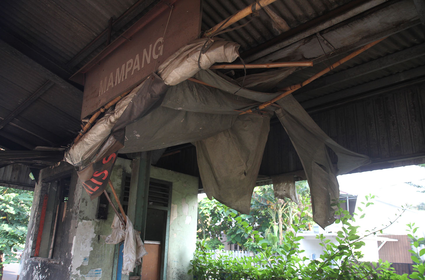 Suasana di Stasiun Mampang yang sudah tidak beroperasi,Jakarta, Minggu (5/5/2024). (BeritaNasional.Com/Oke Atmaja)