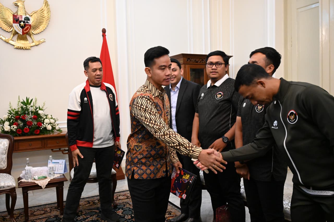 Wapres Gibran Rakabuming menerima pengurus Federasi Hoki Indonesia (FHI) di Istana Wakil Presiden, Jakarta. (BeritaNasional/Elvis/HO Setwapres)