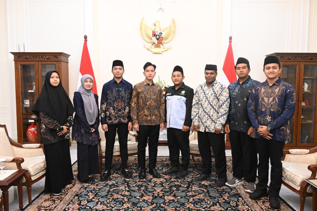Wapres Gibran Rakabuming menerima audiensi perwakilan mahasiswa pesantren. (BeritaNasional/Elvis/HO Setwapres)