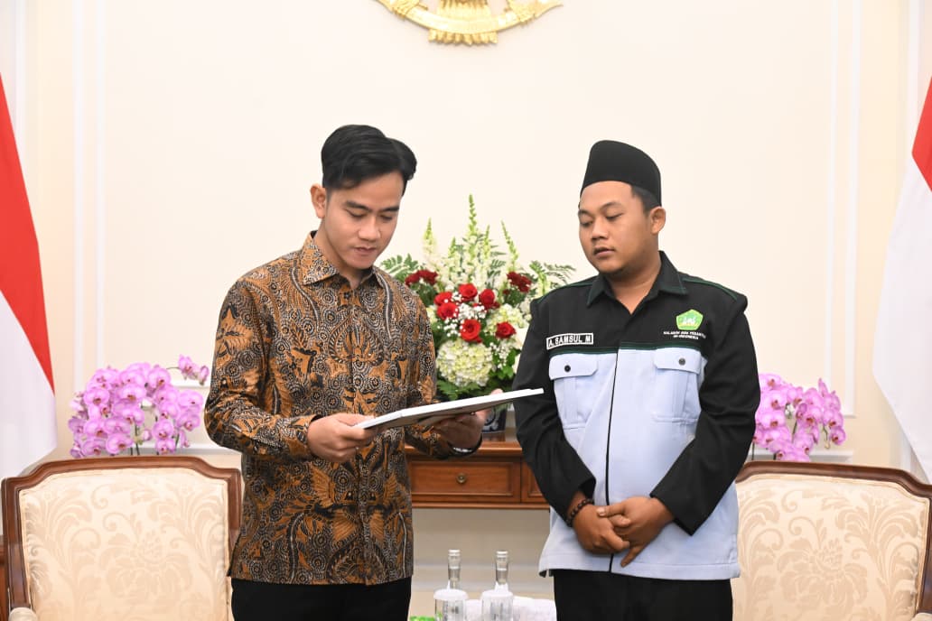Wapres Gibran Rakabuming menerima audiensi perwakilan mahasiswa pesantren. (BeritaNasional/Elvis/HO Setwapres)