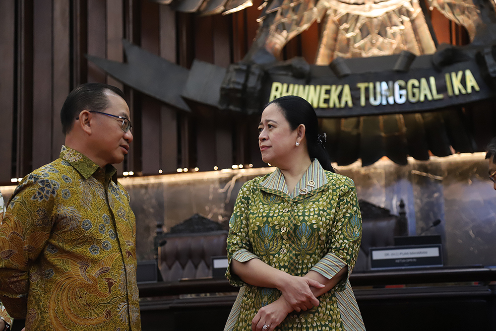 Puan ajak ketua parlemen Singapura melakukan tour building di Gedung Perlemen Indonesia. (BeritaNasional/Elvis Sendouw)