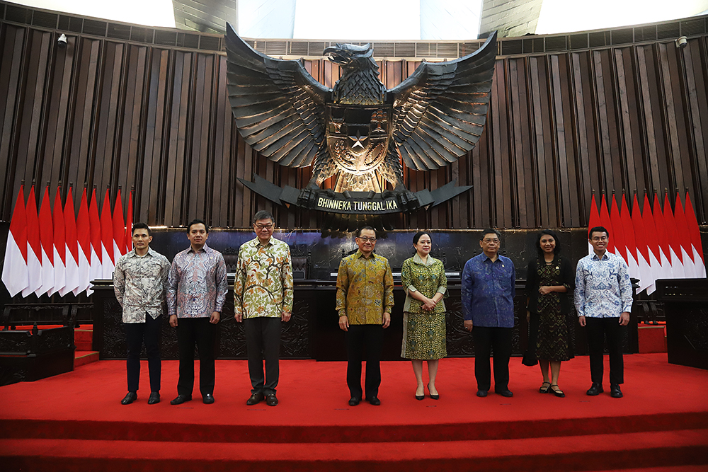 Puan ajak ketua parlemen Singapura melakukan tour building di Gedung Perlemen Indonesia. (BeritaNasional/Elvis Sendouw)