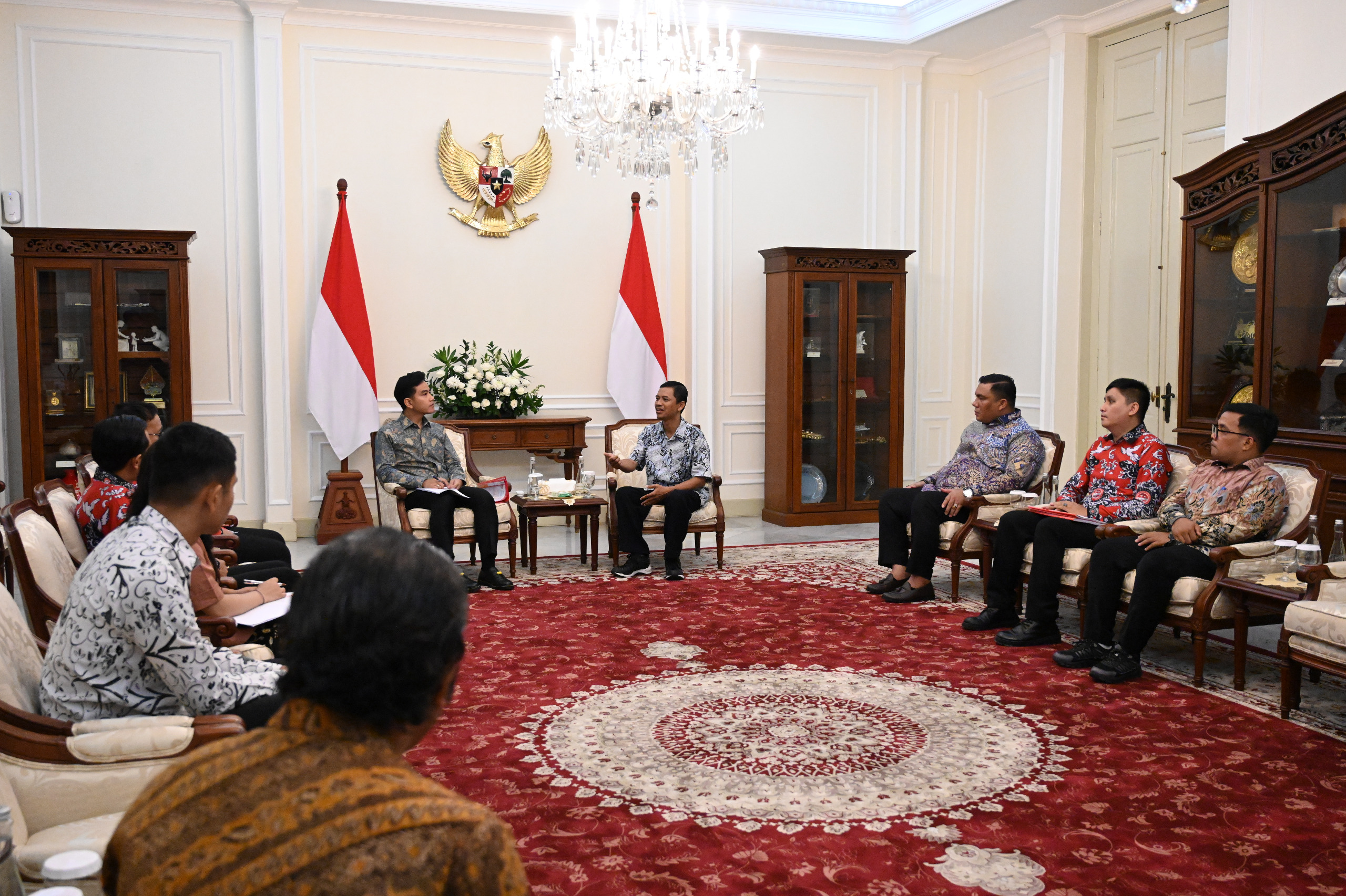 Wapres) Gibran Rakabuming menerima audiensi jajaran pengurus pusat Perkumpulan Pendidik Siswa Kristen Indonesia. (BeritaNasional/Elvis/HO Setwapres)