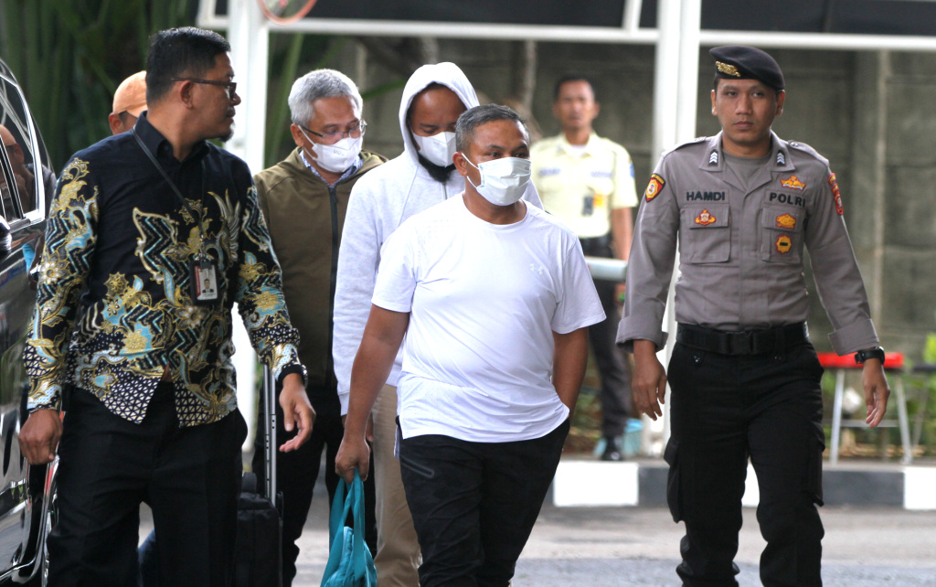 Gubernur Riau Abdul Wahid saat tiba di Gedung Merah Putih KPK, Jakarta, Selasa (4/11/2025). (Berita nasional.com/Oke Atmaja)
