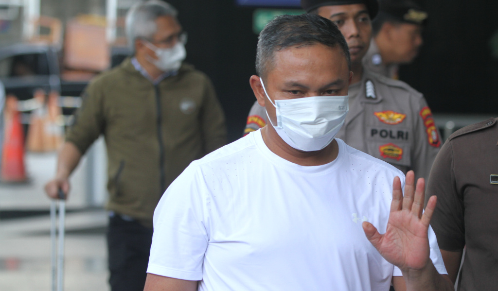 Gubernur Riau Abdul Wahid saat tiba di Gedung Merah Putih KPK, Jakarta, Selasa (4/11/2025). (Berita nasional.com/Oke Atmaja)