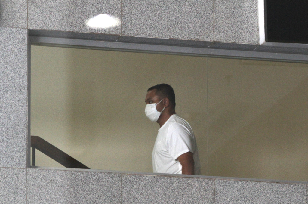 Gubernur Riau Abdul Wahid saat tiba di Gedung Merah Putih KPK, Jakarta, Selasa (4/11/2025). (Berita nasional.com/Oke Atmaja)