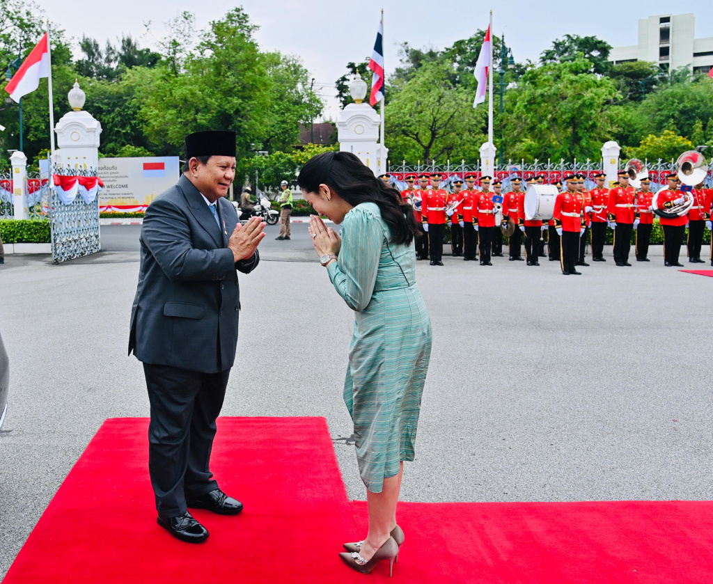 Tiba di Government House Thailand, Presiden Prabowo Disambut dengan Upacara Resmi Presiden Republik Indonesia Prabowo Subianto tiba di Government House Thailand dan menerima sambutan resmi penuh kehormatan dari Perdana Menteri Thailand, Paetongtarn Shinawatra, Senin (19/5/2025). (Foto : Biro Pers)