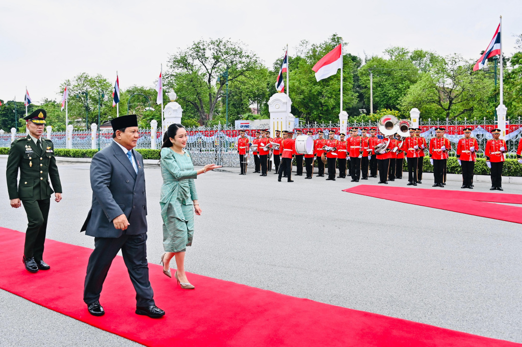 Tiba di Government House Thailand, Presiden Prabowo Disambut dengan Upacara Resmi Presiden Republik Indonesia Prabowo Subianto tiba di Government House Thailand dan menerima sambutan resmi penuh kehormatan dari Perdana Menteri Thailand, Paetongtarn Shinawatra, Senin (19/5/2025). (Foto : Biro Pers)