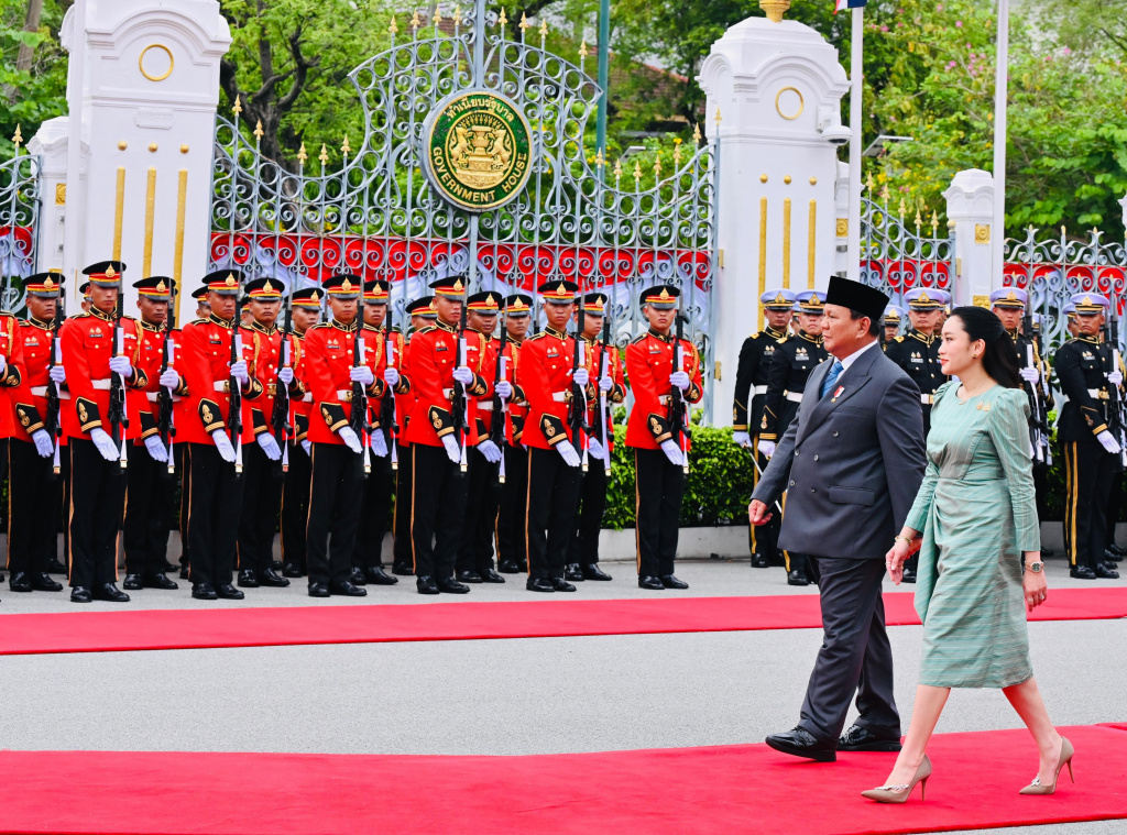 Tiba di Government House Thailand, Presiden Prabowo Disambut dengan Upacara Resmi Presiden Republik Indonesia Prabowo Subianto tiba di Government House Thailand dan menerima sambutan resmi penuh kehormatan dari Perdana Menteri Thailand, Paetongtarn Shinawatra, Senin (19/5/2025). (Foto : Biro Pers)