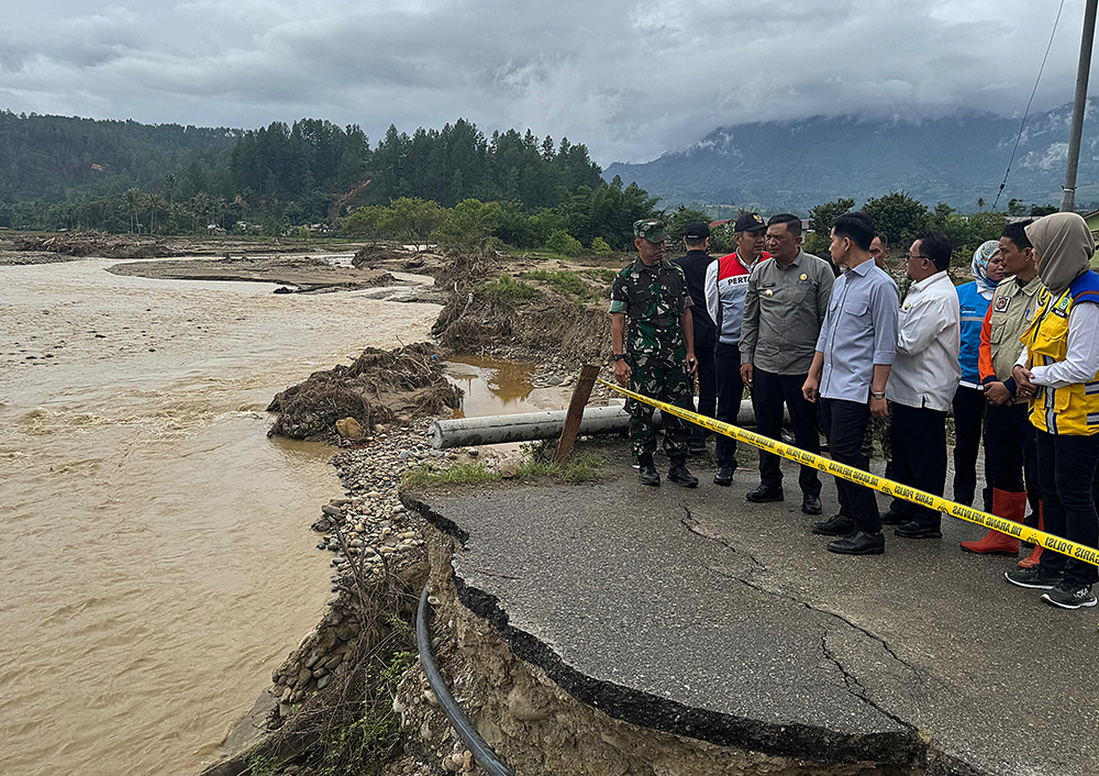 Wapres Gibran Rakabuming meninjau langsung Jembatan Aih Bobo di Desa Rigep, Kabupaten Gayo Lues, Provinsi Aceh (BeritaNasional/Elvis/HO Setwapres)