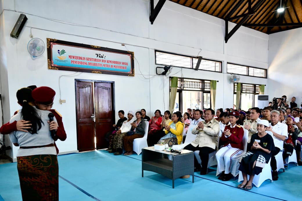 Presiden RI Prabowo Subianto melakukan kunjungan kerja meninjau Sekolah Rakyat Menengah Pertama (SRMP) 17 Tabanan, Bali. (BeritaNasional/Elvis/HO Foto: Cahyo - Biro Pers Istana Presiden)
