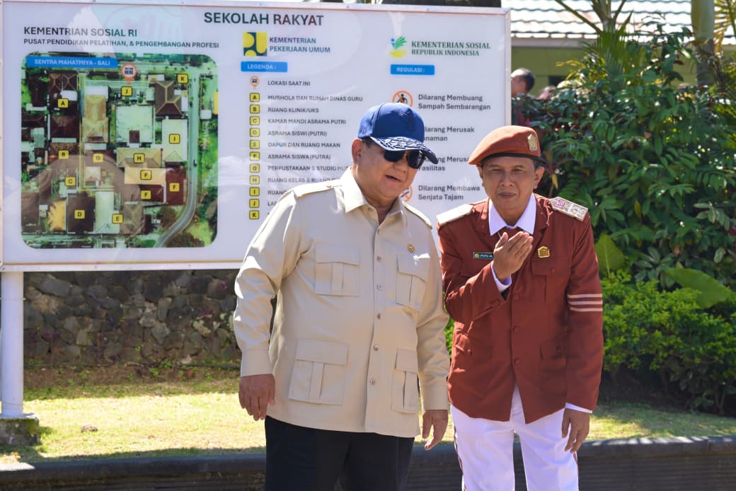 Presiden RI Prabowo Subianto melakukan kunjungan kerja meninjau Sekolah Rakyat Menengah Pertama (SRMP) 17 Tabanan, Bali. (BeritaNasional/Elvis/HO Foto: Cahyo - Biro Pers Istana Presiden)